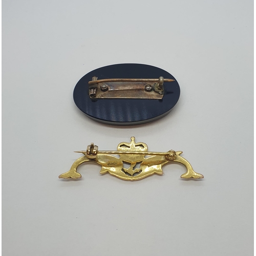 181 - A Royal Navy Submarine crest Sweetheart Brooch in 9ct gold wih red enamel, approx 42mm wide, approx ... 