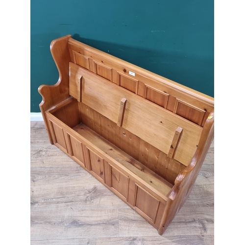 577 - A modern pine panelled Monks Bench with lift up seat, 2ft 11