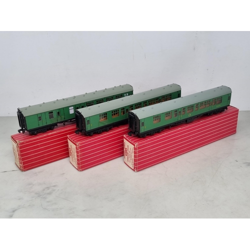 1003 - A rake of three boxed Hornby Dublo S.R. Corridor Coaches, unused and in mint condition. Comprising 2... 