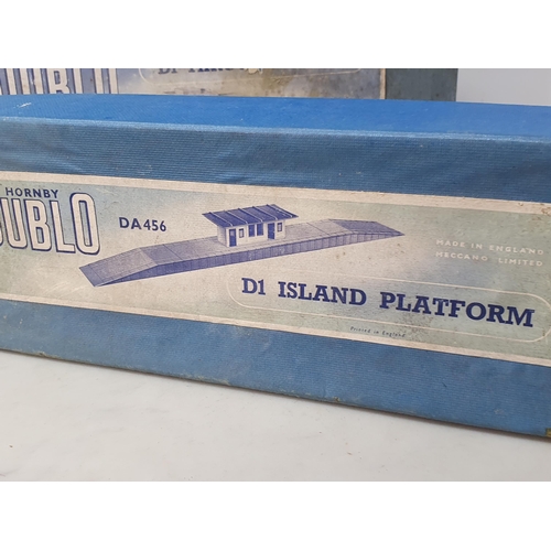 1089 - A boxed Hornby Dublo D1/455 Through Station (box A/F),  a boxed D1 Island Platform, a boxed D1 metal... 