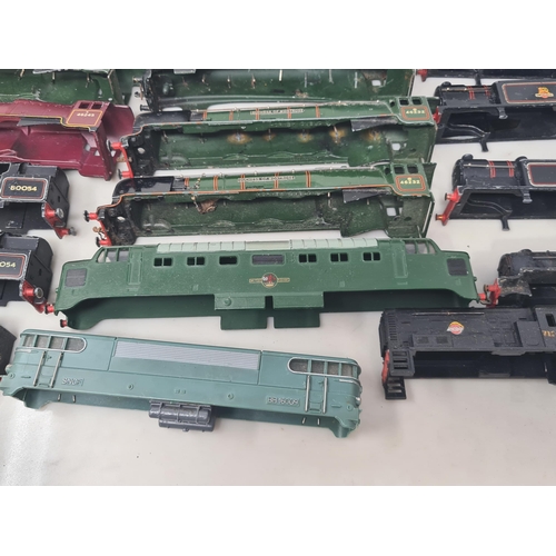 1102 - A box of assorted Hornby Dublo locomotive Bodies and Chassis