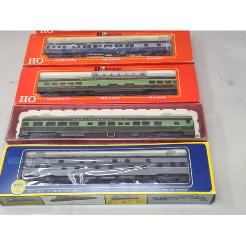 1110 - Twelve boxed Rivarossi HO scale Coaches