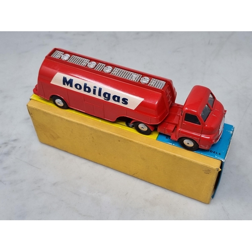 1312 - A boxed Corgi Toys No.1110 Mobilgas Petrol Tanker, Nr M-M, box Nr perfect