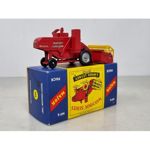 1325 - A boxed Lesney Matchbox Major No.5 Combine Harvester, Ex, box Ex