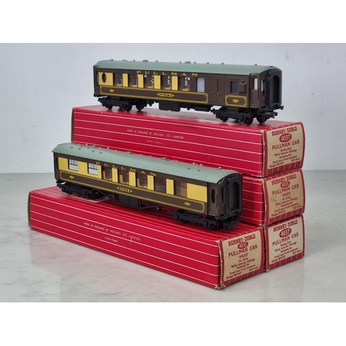 1029 - A rake of four boxed Hornby Dublo Pullman Coaches, unused, all with compensated bogies. All in mint ... 