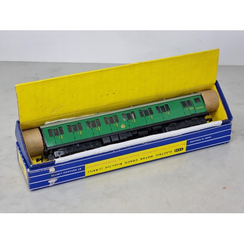 1033 - A boxed Hornby Dublo 3250 Electric Motor Coach in mint condition, has been lightly run. Box in excel... 