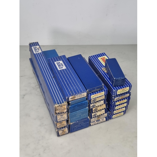 1048 - Twenty four boxes of Hornby Dublo 3-rail Track all in near mint condition comprising 1x EODPL (3732)... 