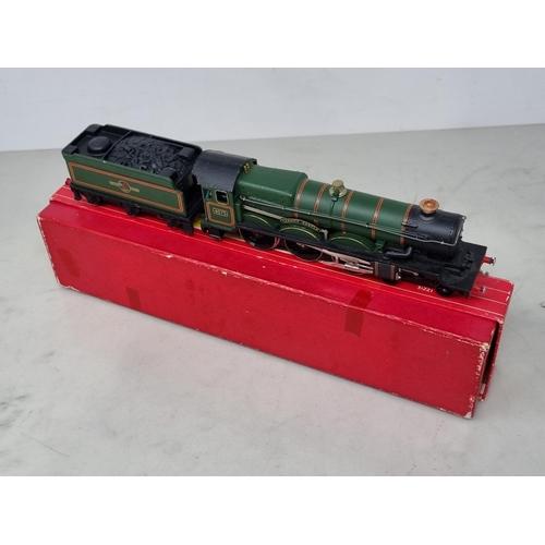 1013 - A boxed Hornby Dublo 2221 'Cardiff Castle' Locomotive, unused. Locomotive in mint condition with no ... 