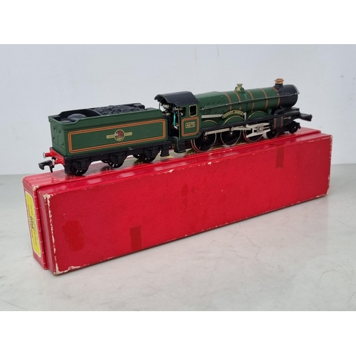 1013 - A boxed Hornby Dublo 2221 'Cardiff Castle' Locomotive, unused. Locomotive in mint condition with no ... 