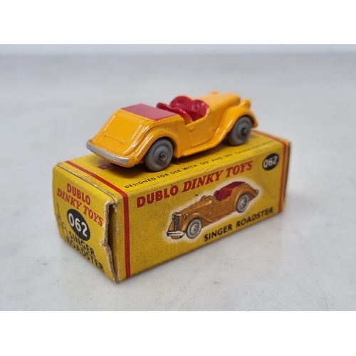 1015 - A boxed Dublo Dinky 062 Singer Roadster, M, box Ex