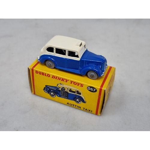 1016 - A boxed Dublo Dinky 067 Austin Taxi, M, box superb, pricing to end flaps