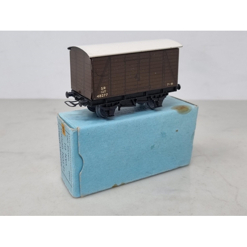 1022 - A boxed Hornby Dublo pre-war S.R. D1 Goods Van in near mint condition showing slight crazing to the ... 