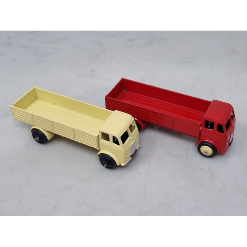 1262 - A Dinky Toys 25r cream Forward Control Lorry and No.420 red Forward Control Lorry, both Nr M-M