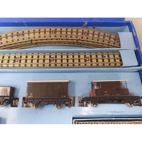 1010 - A boxed Hornby Dublo EDG7 Royal Scot Southern Set, locomotive and wagons Nr M-M condition. Box base ... 