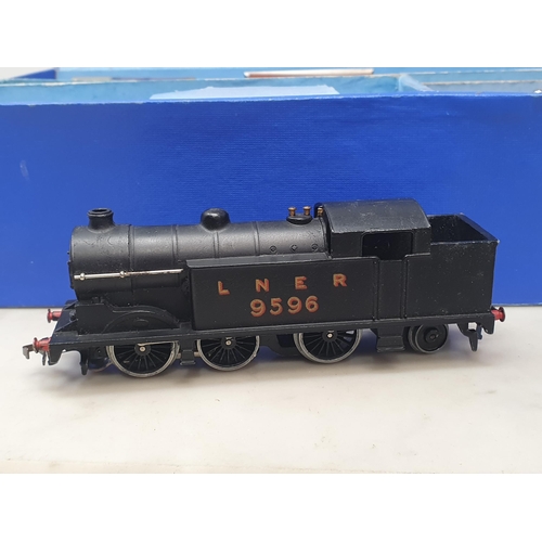 1011 - A boxed Hornby Dublo EDG7 Royal Scot LNER Goods Set, locomotive and wagons in mint condition, locomo... 