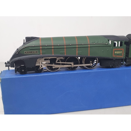 1040 - A boxed Hornby Dublo 3211 nickel silver 'Mallard' Locomotive, unused and in mint condition showing n... 