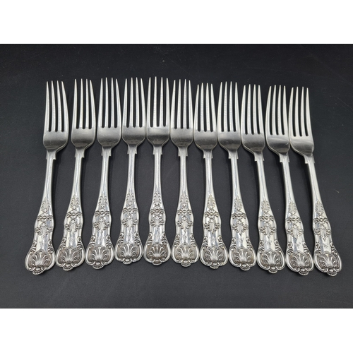 120 - A matched Set of plated Queen's pattern Cutlery, viz: 12 Table and Dessert Spoons, 12 Dinner Forks a... 