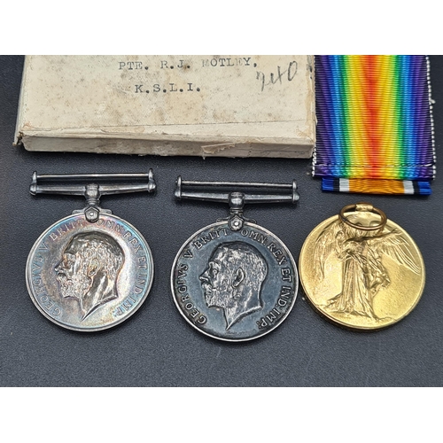 249 - World War I Medal Pair to 204071 Pte R J Motley, KSLI, in original card box and with ww11 Identity C... 