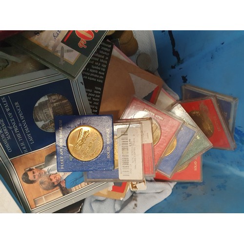 223 - A large Qty of British & World Coins, part Royal Mint sets, medallions etc