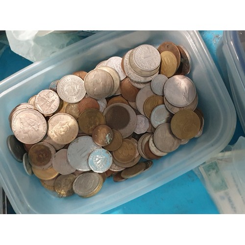 224 - A large Qty of British & World Coins, Medallions etc along with qty of World Banknotes