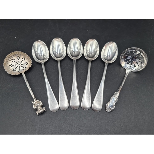 117 - Five Edward VII silver Teaspoons old english pattern, Sheffield 1907, and two silver Sifting Spoons,... 