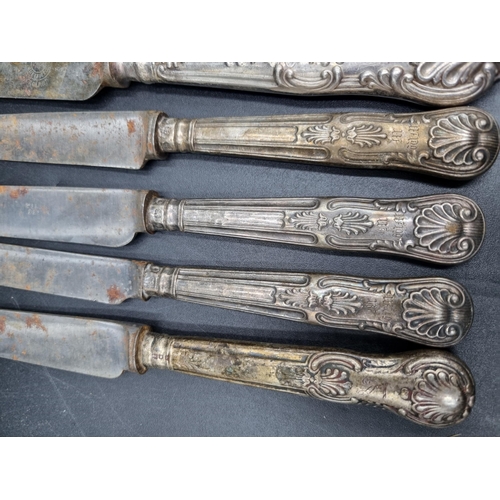 134 - Nineteen steel bladed Knives, king's pattern, includes some with silver grips