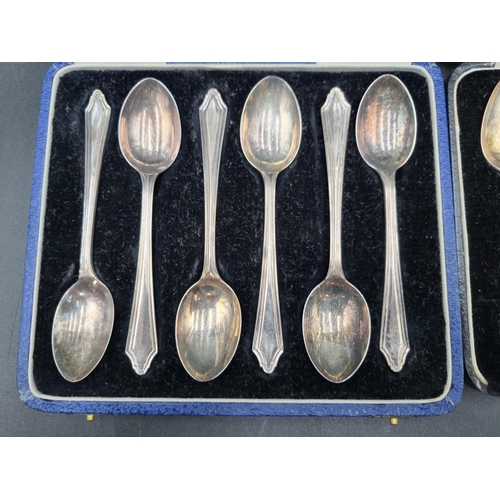 139 - Two Sets of George V silver Teaspoons, Birmingham 1928 & 1930, both cased