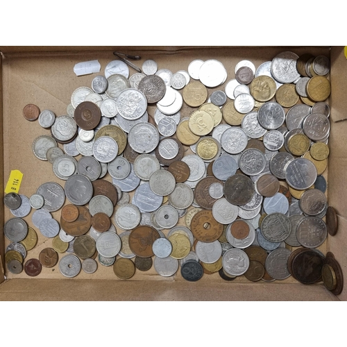 254 - A collection of British and World Coins and a selection of Banknotes , to include a Sweden 1957 50 K... 