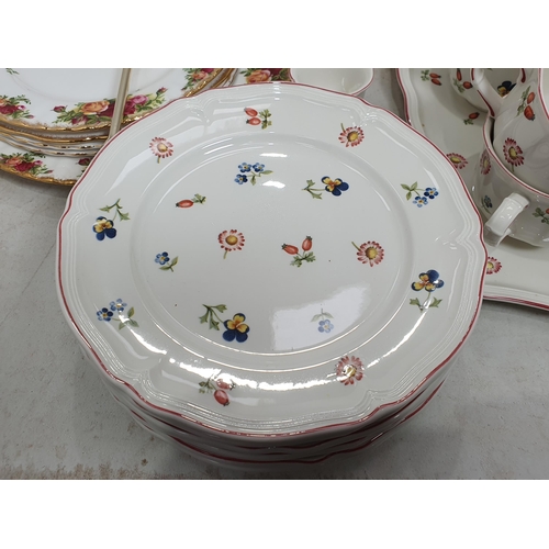 353 - Royal Abert 'Old Country Roses' Plates and a Villeroy & Bosch Tea Service (R5)