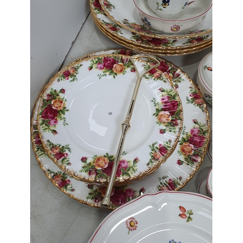 353 - Royal Abert 'Old Country Roses' Plates and a Villeroy & Bosch Tea Service (R5)