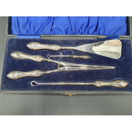 87 - A George V silver handled Dressing Set, viz: Shoe Horn, Glove Stretchers and two Button Hooks, Birmi... 