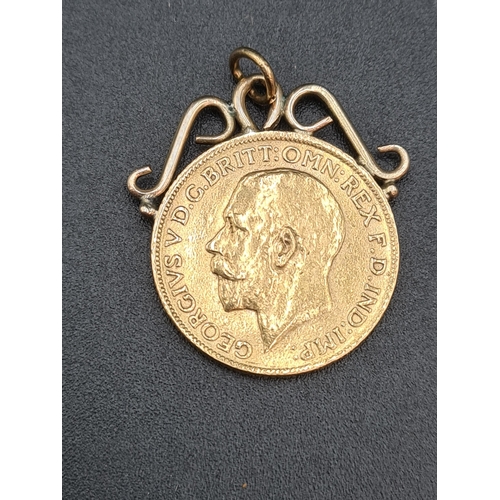 99 - A George V Sovereign 1913, with mount