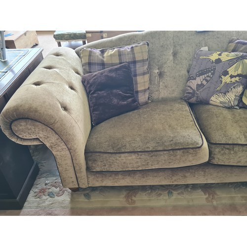 53 - A good quality button upholstered Humpback three seater Sofa 8ft W x 2ft 10in H x 3ft 4in D