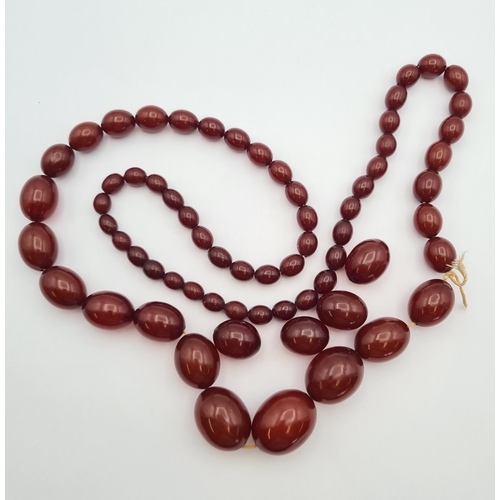 144 - A string of Cherry red Bakelite graduated Beads, approx 93gms, largest bead approx 21.40mm diameter,... 