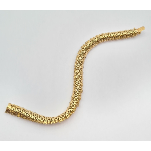 199 - A 1964 VAN CLEEF & ARPELS 'Ruban Bombé' Diamond Bracelet, claw-set approx 150 brilliant-cut stones t... 