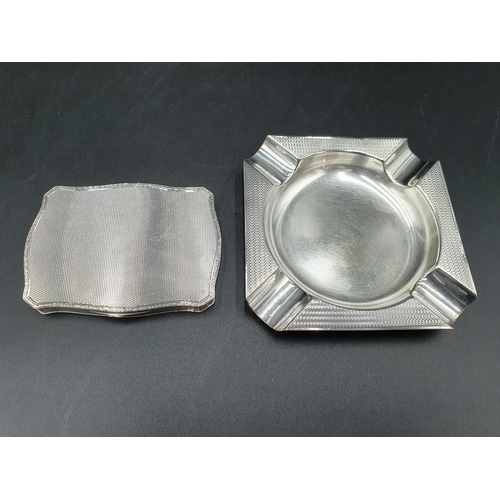 30 - A George V continental silver Snuff Box of serpentine form with engine turning, import mark London 1... 