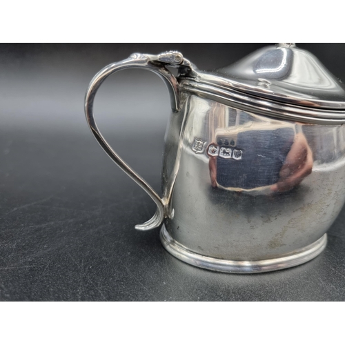 62 - A George V silver oval Mustard Pot with reeded rim, blue glass liner, Sheffield 1927