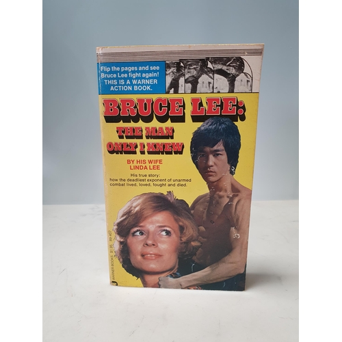 952 - LINDA LEE: Bruce Lee: The Man Only I Knew (paperback book), ISBN No 0446894079