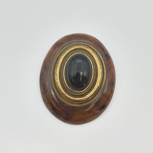 200 - A Pellini Brooch of oval form