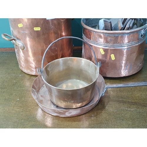 456 - An antique copper Cooking Pot, an antique Saucepan, a copper Coal Bin and a Jardinière (R2)