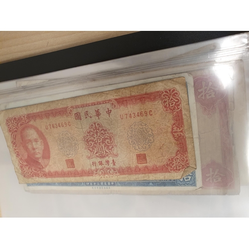 260 - A Collection of Chinese bank Notes, early-mid 20th century, in Album, and another Album of World Ban... 