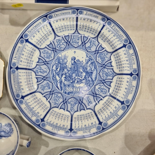 362 - Six boxed Spode Collectors Plates, a blue and white Vase and Cover with all over floral decorations,... 