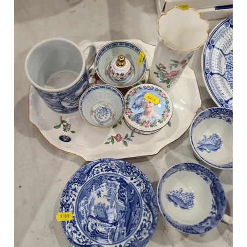 362 - Six boxed Spode Collectors Plates, a blue and white Vase and Cover with all over floral decorations,... 