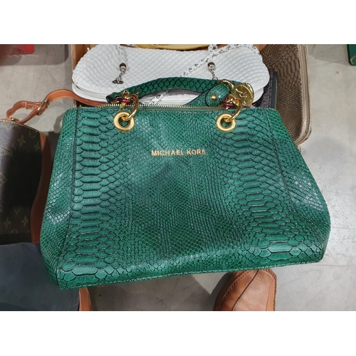 322 - A small group of Handbags (R5)