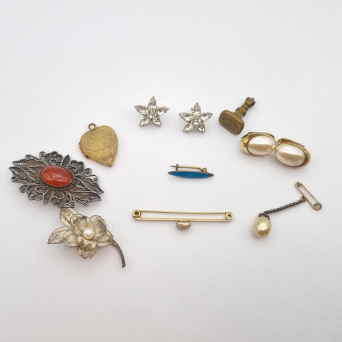 202 - A gold Bar Brooch set river pearl, stamped 18ct, and a small collection of Costume Jewellery includi... 