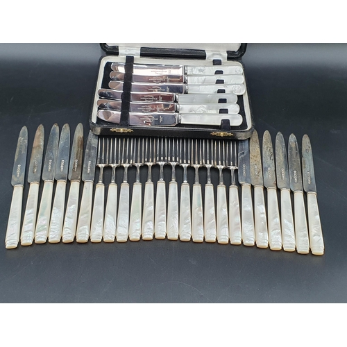 102 - One dozen George V Dessert Knives and Forks with silver blades and mother of pearl hafts, Sheffield ... 