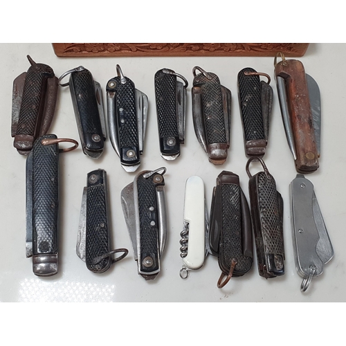 358 - A carved hardwood Box containing a collection of antique and vintage Pocket Knives including War Dep... 