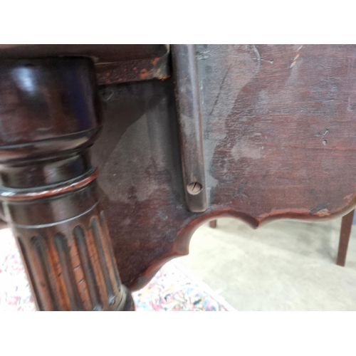 286 - A Georgian mahogany tilt-top Table with shaped dished top on fluted and spiral turned column and car... 