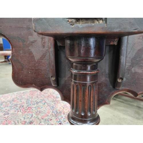 286 - A Georgian mahogany tilt-top Table with shaped dished top on fluted and spiral turned column and car... 