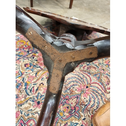 286 - A Georgian mahogany tilt-top Table with shaped dished top on fluted and spiral turned column and car... 